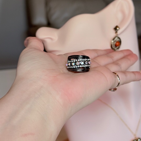 ⚜️ Elegant Black and Silver Crystal Ring - Picture 7 of 8